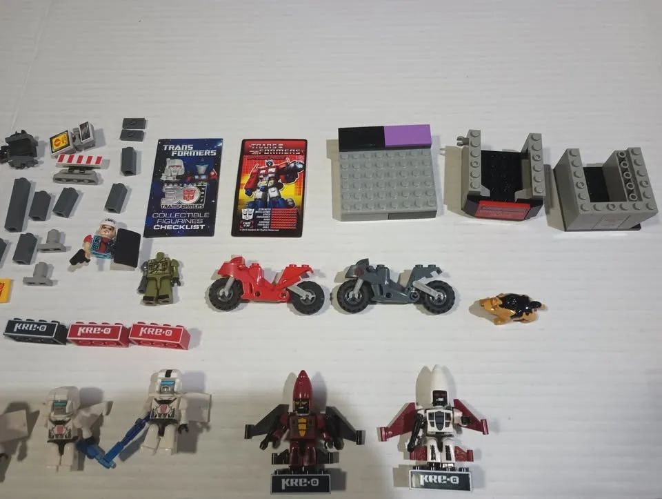 Kre-O Transformers and GI-Joe Figures Micro Changers image indicator(4)