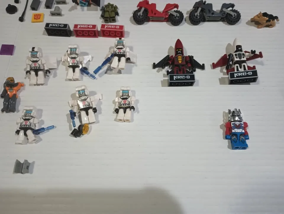 Kre-O Transformers and GI-Joe Figures Micro Changers image indicator(5)