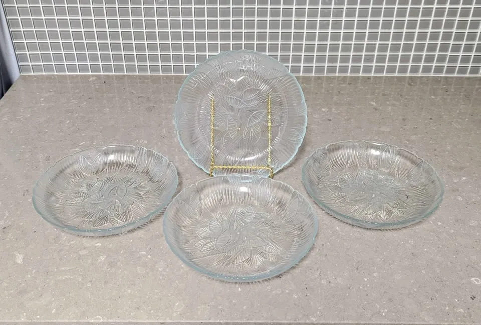 Vintage Arcoroc Canterbury Crocus Clear Glass Plate #cleanout image indicator(2)