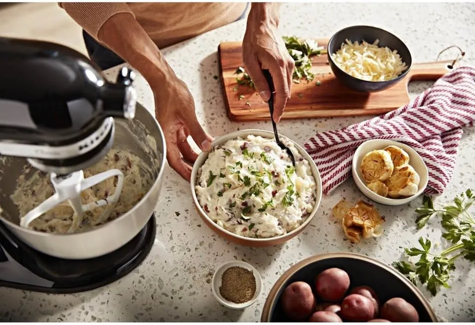 Brand new KitchenAid Classic Mixer, Onyx Black image indicator(6)