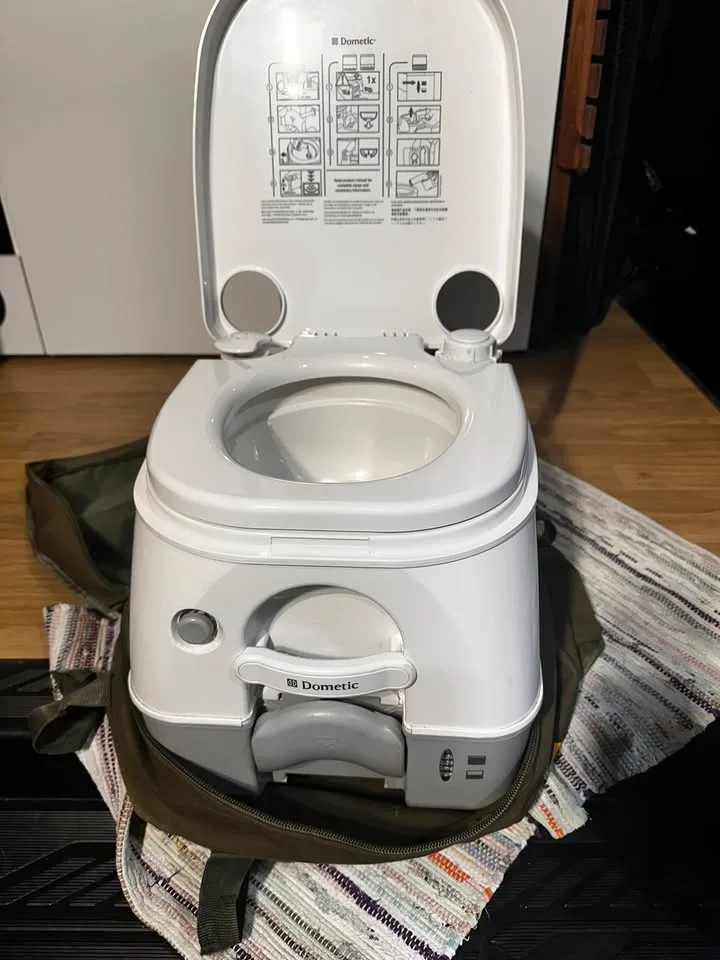 Dometic Portable Toilet – Used Once – Excellent Condition image indicator(3)