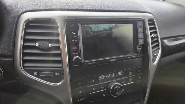 2011 Jeep Grand Cherokee image indicator(9)