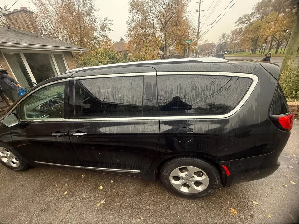 2017 Chrysler Pacifica Touring L image indicator(6)