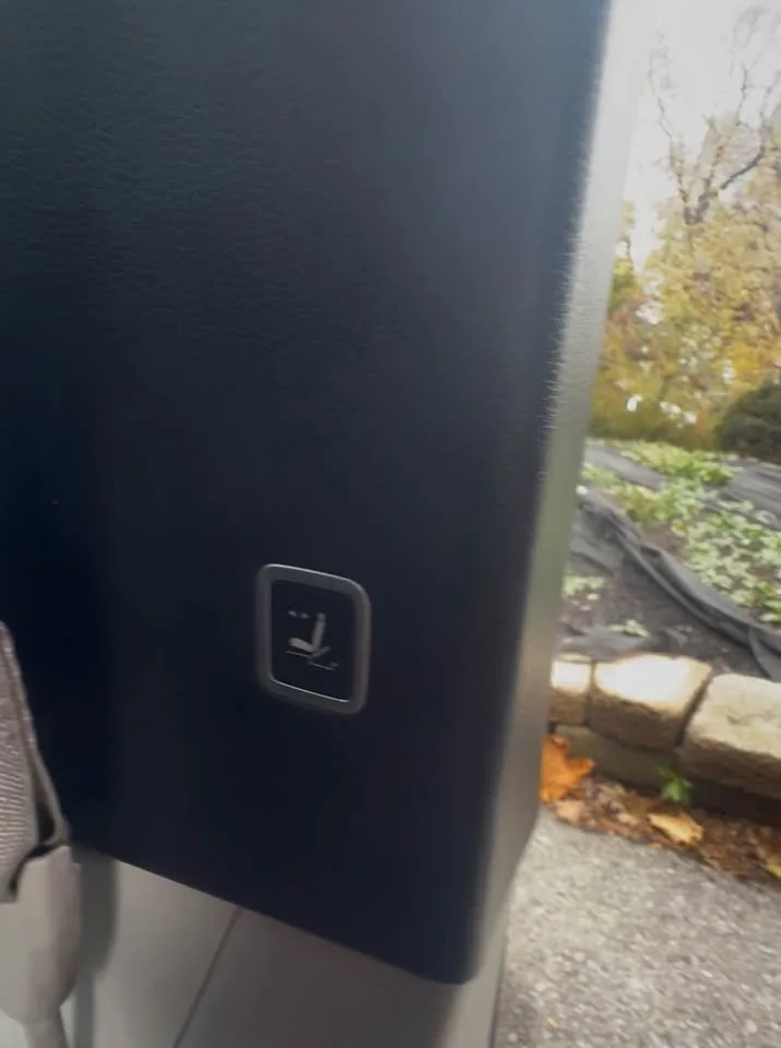 2017 Chrysler Pacifica Touring L image indicator(8)