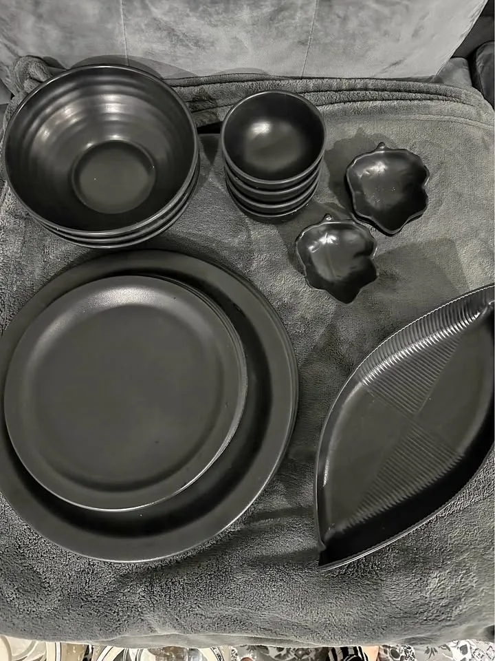 Matte Black Dinnerware Set( 21 peices set)