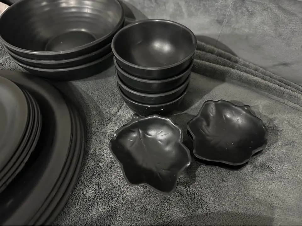 Matte Black Dinnerware Set( 21 peices set) image indicator(3)