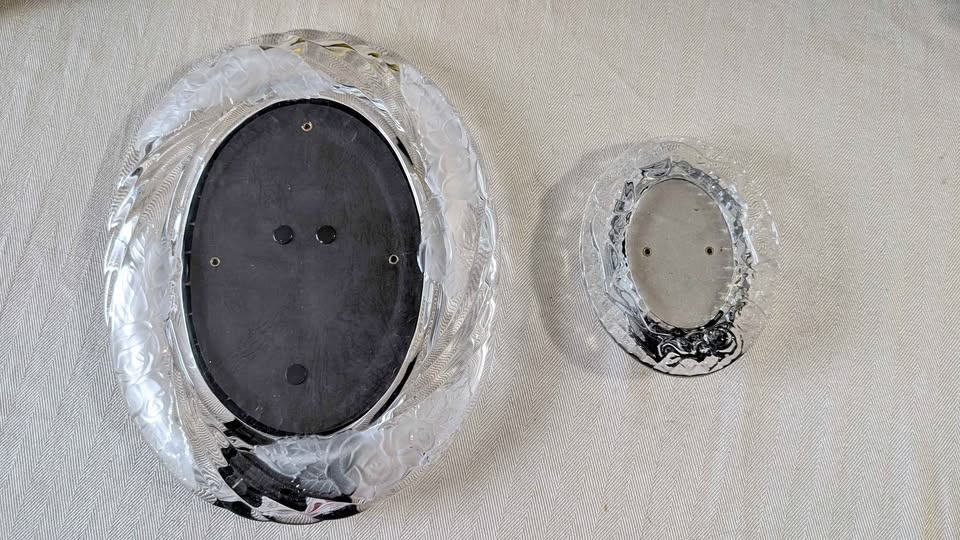 Vintage Decorative Oval Glass Frames – Set of 2