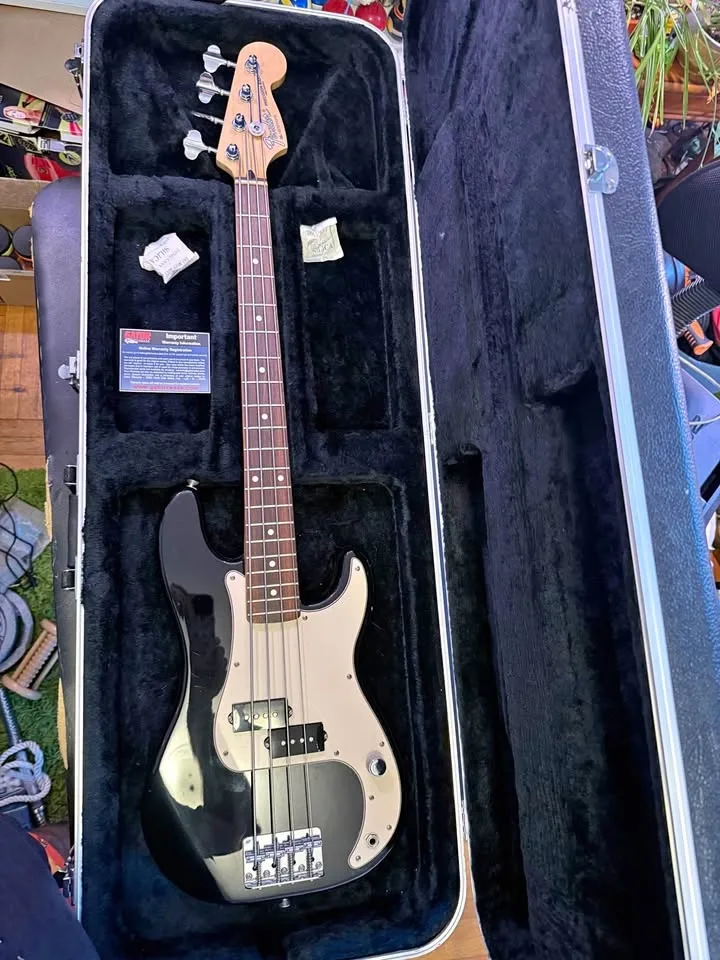 Fender Precision Bass Jr. w/Gator hardshell case