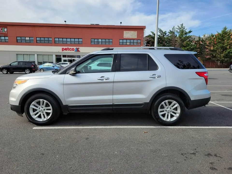 2012 Ford Explorer · XLT Sport SUV 4D image indicator(9)