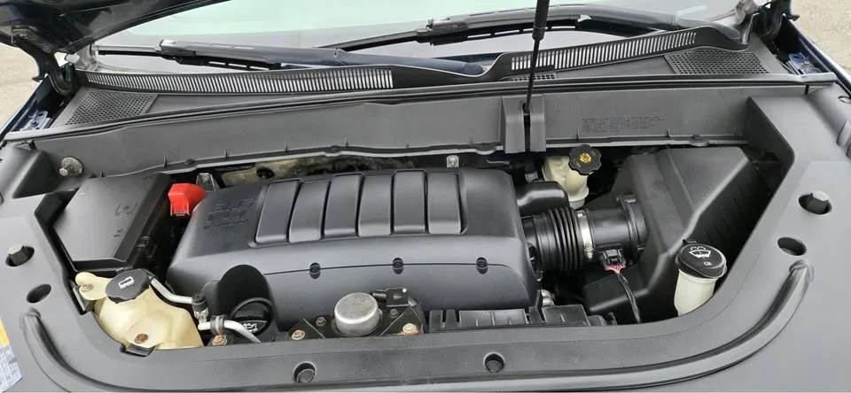 2011 Chevrolet Traverse · LS Sport Utility 4D image indicator(2)