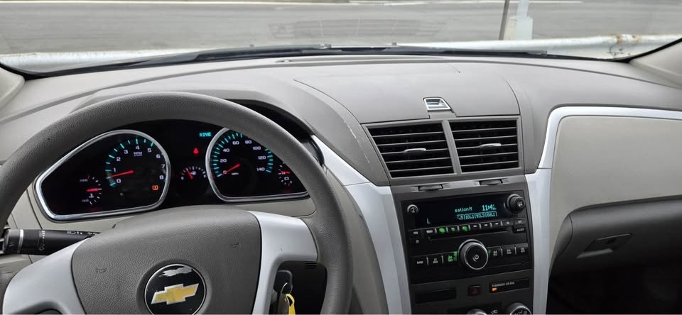 2011 Chevrolet Traverse · LS Sport Utility 4D - photo 3