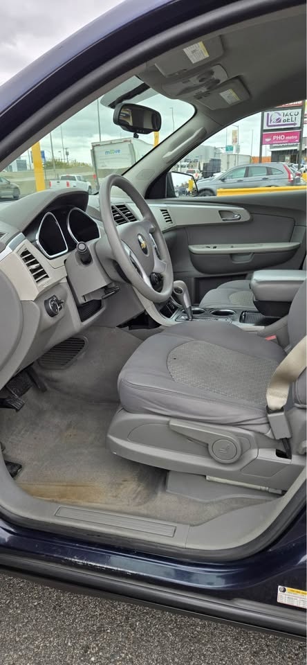 2011 Chevrolet Traverse · LS Sport Utility 4D - photo 4