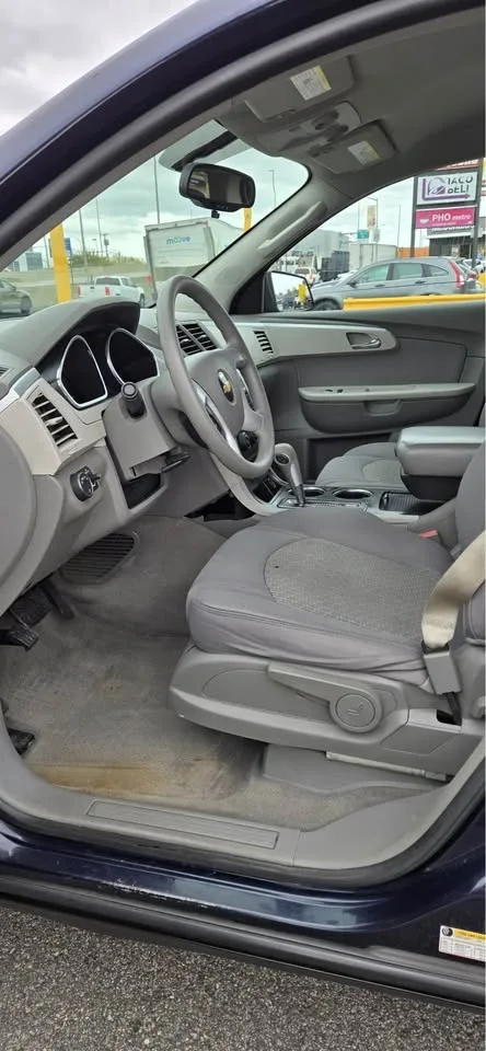 2011 Chevrolet Traverse · LS Sport Utility 4D image indicator(4)