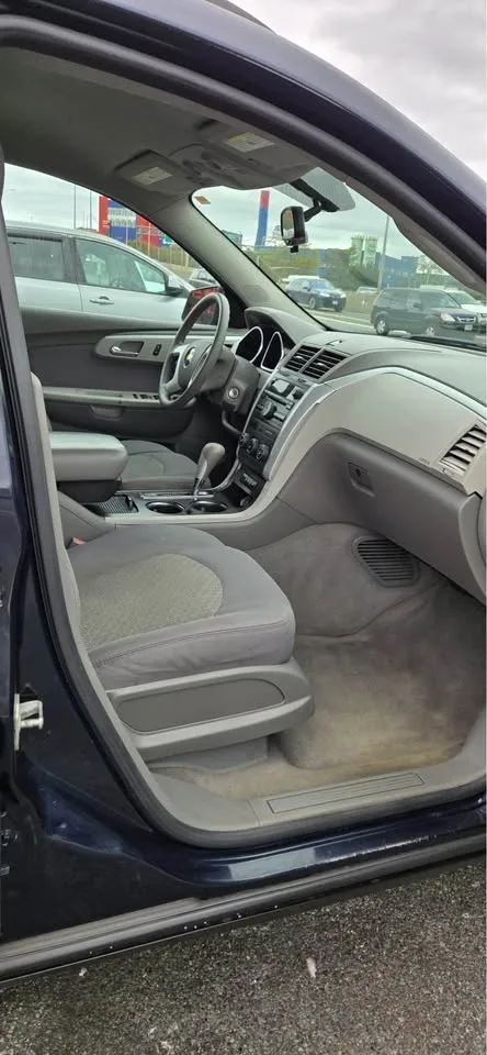 2011 Chevrolet Traverse · LS Sport Utility 4D image indicator(5)