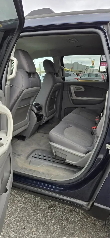 2011 Chevrolet Traverse · LS Sport Utility 4D image indicator(7)