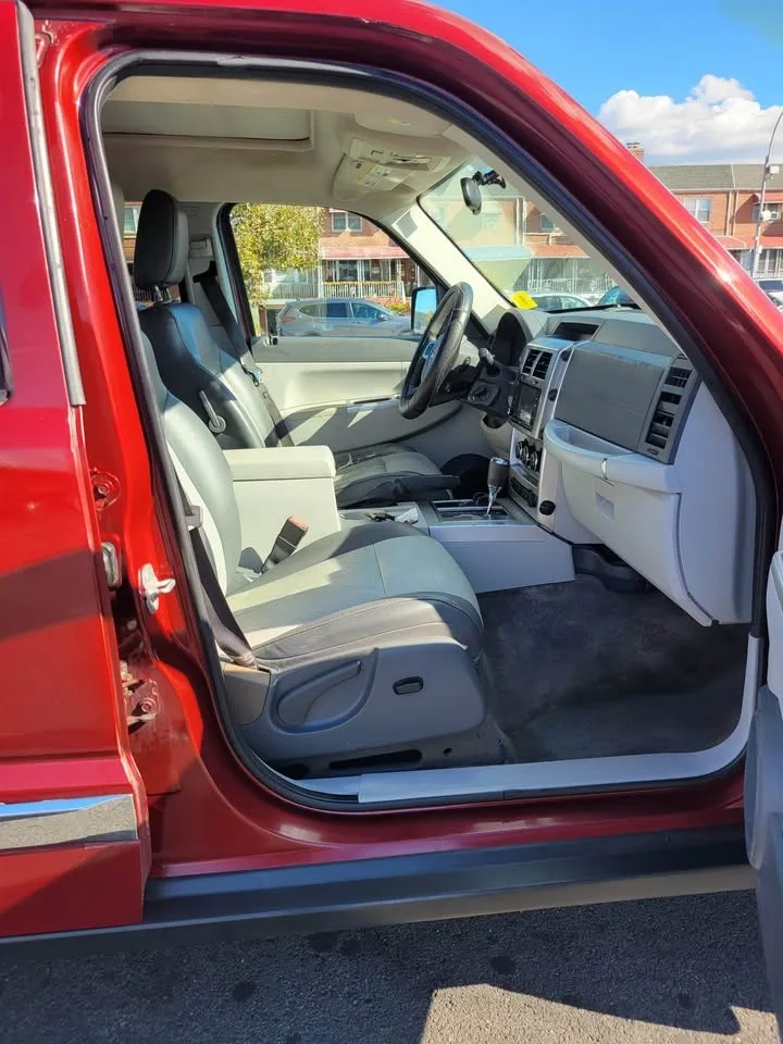 2008 Jeep Liberty · Limited Sport Utility 4D image indicator(5)