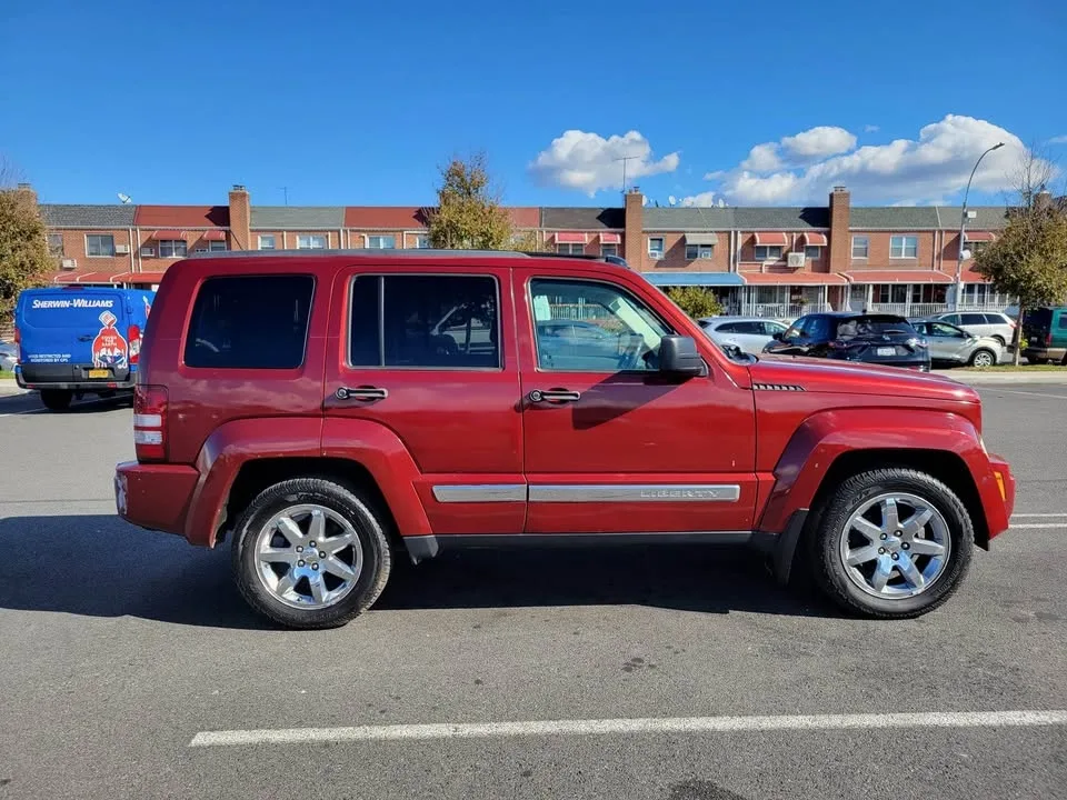 2008 Jeep Liberty · Limited Sport Utility 4D image indicator(9)