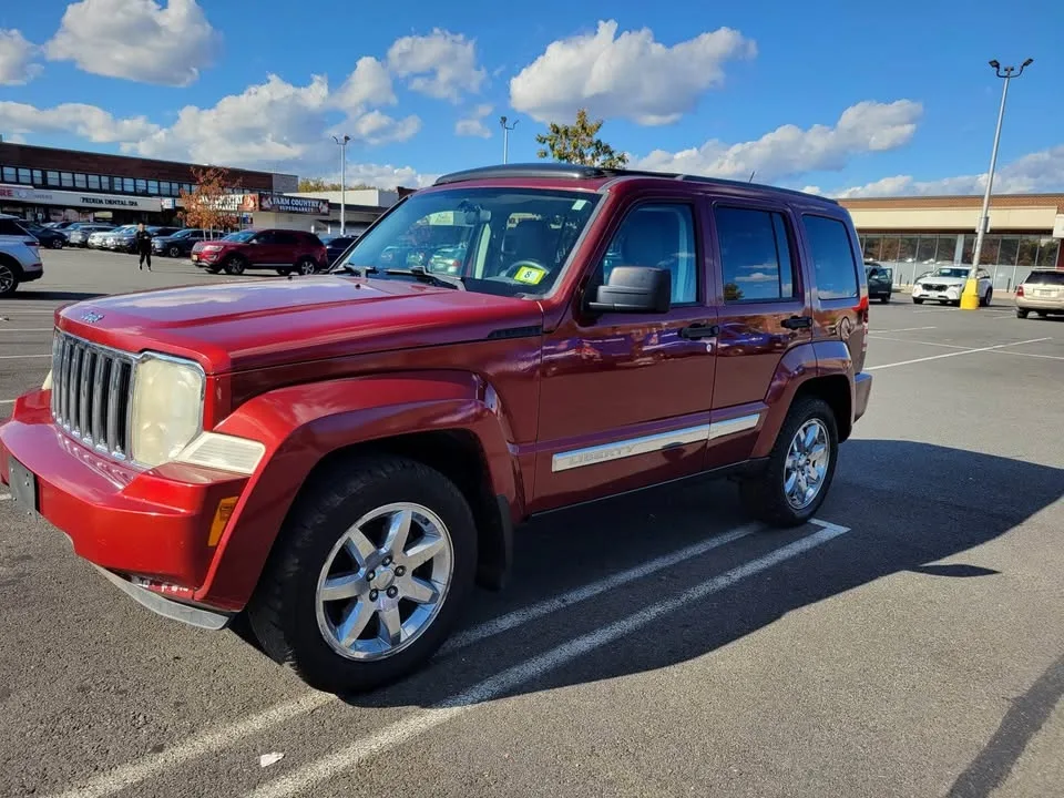 2008 Jeep Liberty · Limited Sport Utility 4D image indicator(10)