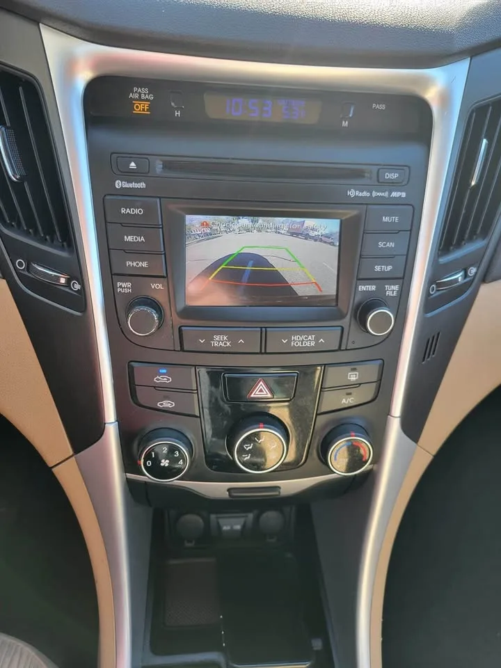 2014 Hyundai Sonata · GLS Sedan 4D image indicator(3)