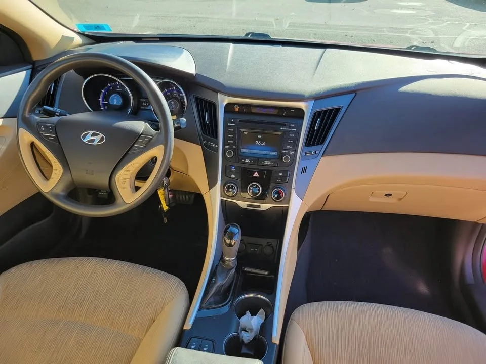 2014 Hyundai Sonata · GLS Sedan 4D image indicator(4)