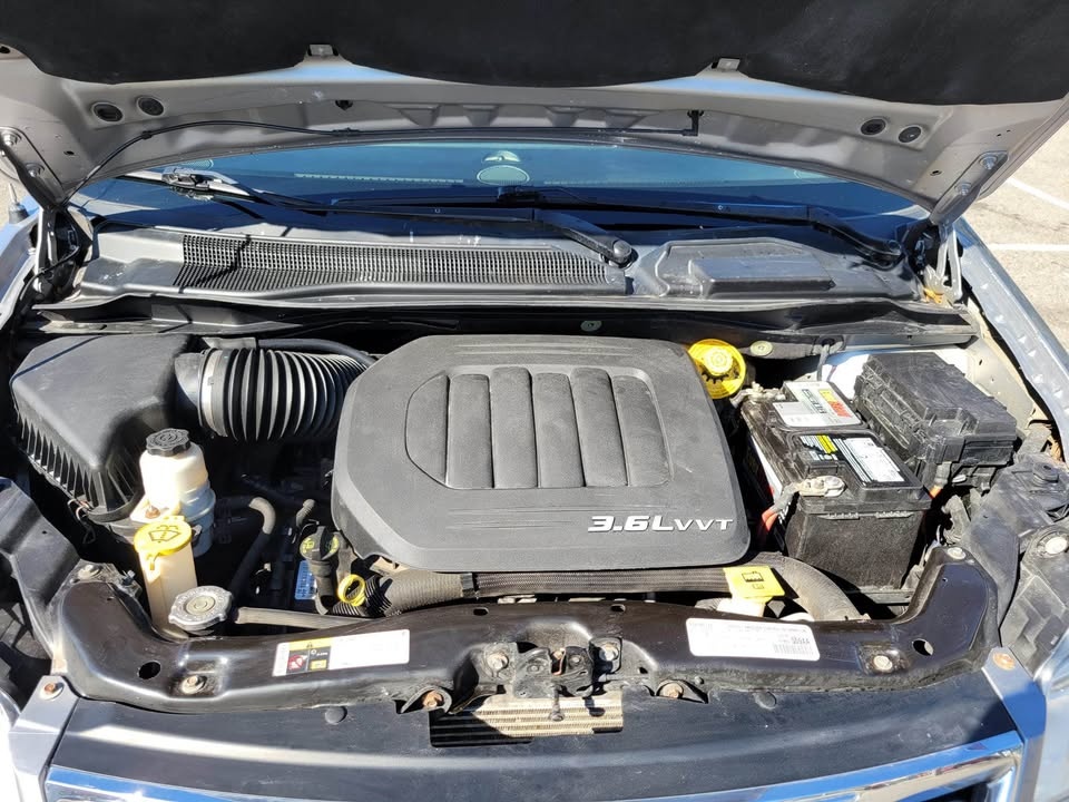 2016 Chrysler Town & Country Touring Minivan - photo 2