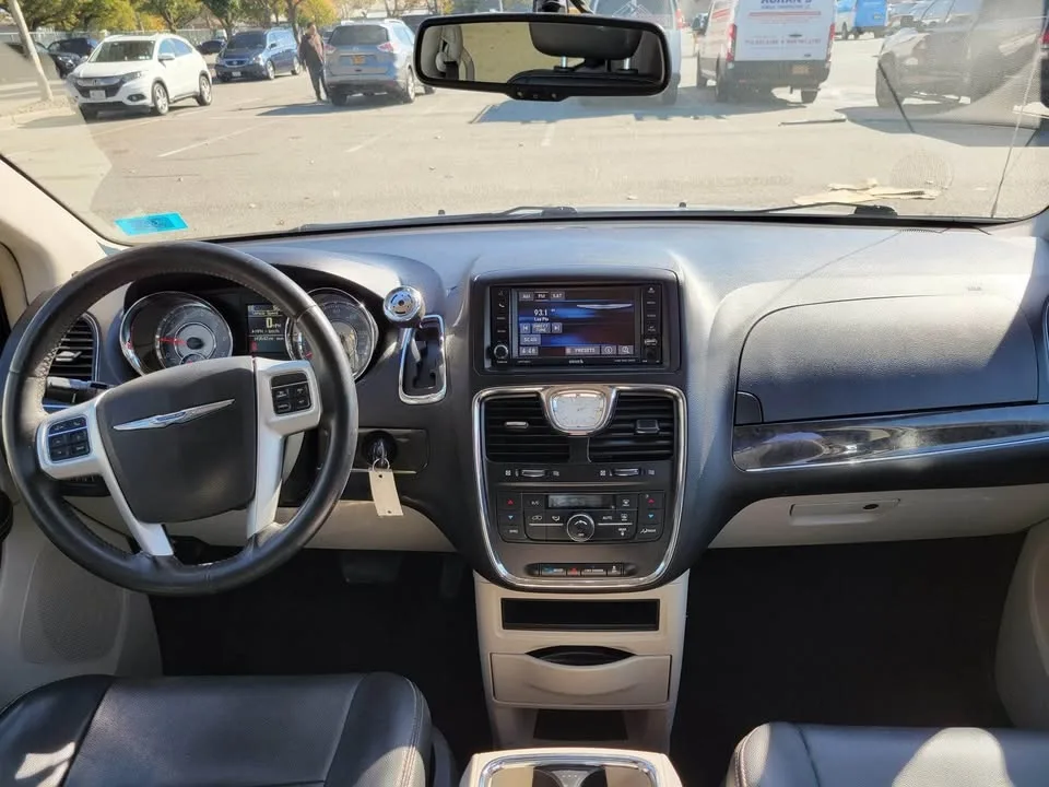 2016 Chrysler Town & Country Touring Minivan image indicator(3)