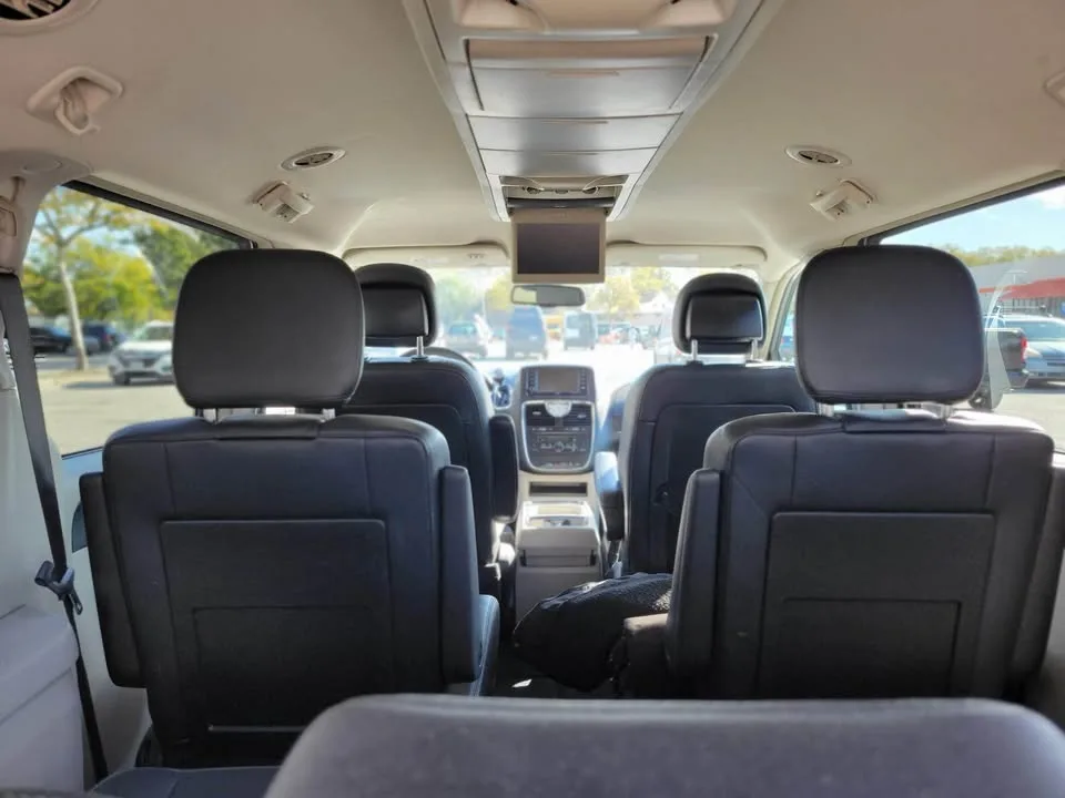 2016 Chrysler Town & Country Touring Minivan image indicator(8)