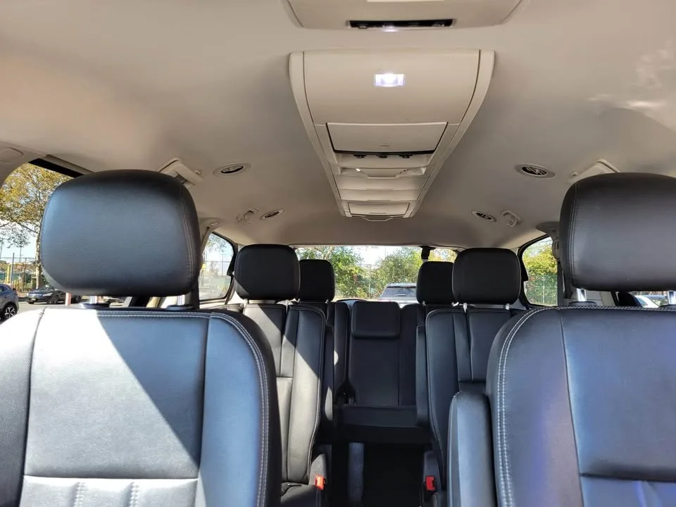 2016 Chrysler Town & Country Touring Minivan image indicator(9)