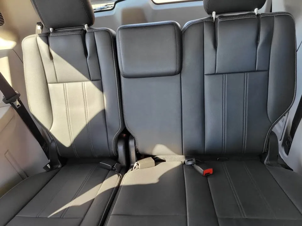 2016 Chrysler Town & Country Touring Minivan image indicator(10)