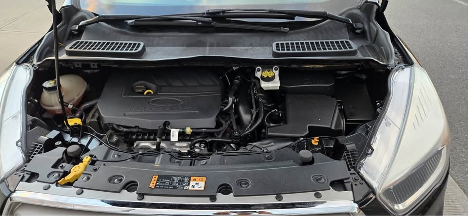 2018 Ford Escape · SE Sport Utility 4D - photo 2