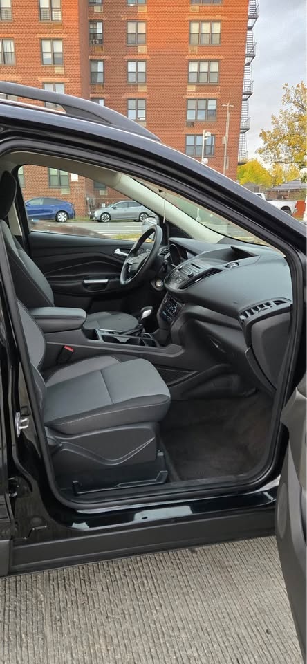 2018 Ford Escape · SE Sport Utility 4D - photo 5