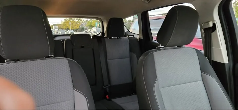 2018 Ford Escape · SE Sport Utility 4D image indicator(8)