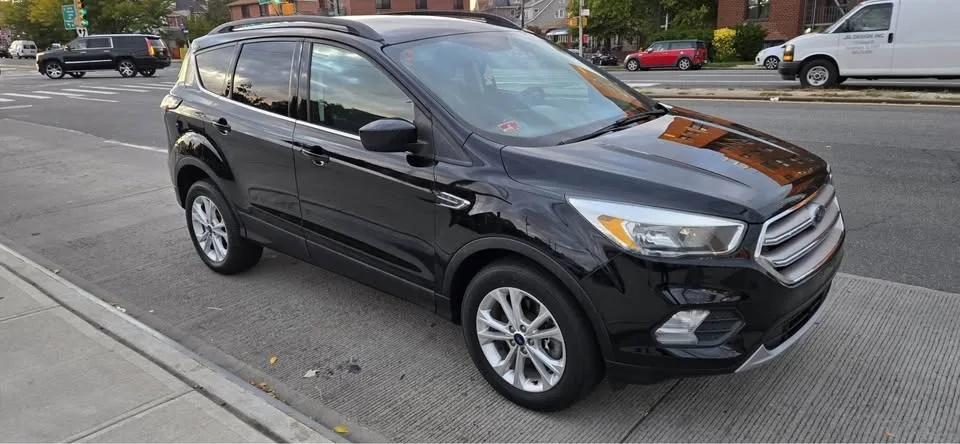 2018 Ford Escape · SE Sport Utility 4D image indicator(9)