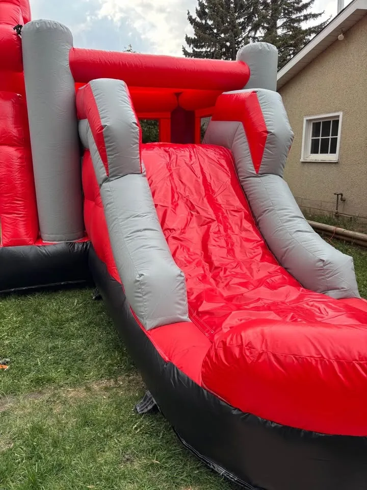 Bouncy Castles and inflatable waterslides image indicator(7)