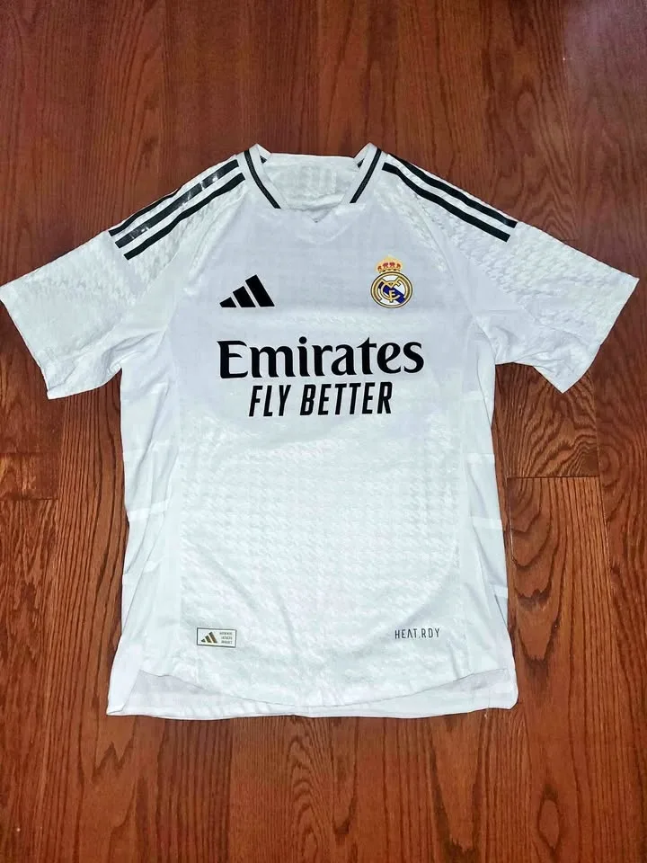 24/25 Real Madrid Home Jersey *NEVER WORN* (SIZE MEDIUM)