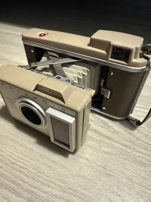 Polaroid J33 Land Camera with Case