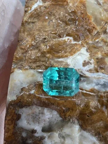 7.46 Loose Natural Colombian Emerald image indicator(5)