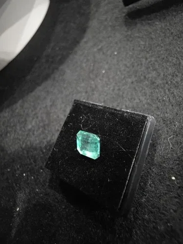 Natural Colombian Emerald ...Cut Emerald Green image indicator(5)