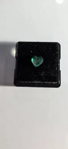 Colombian Heart Emerald Gemstone image indicator(3)