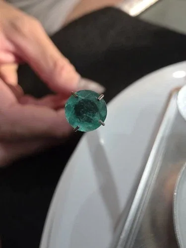 natural colombian emerald Cut Around