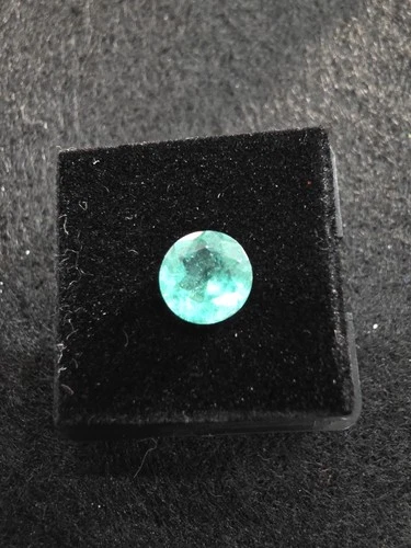 natural colombian emerald Cut Around - photo 2