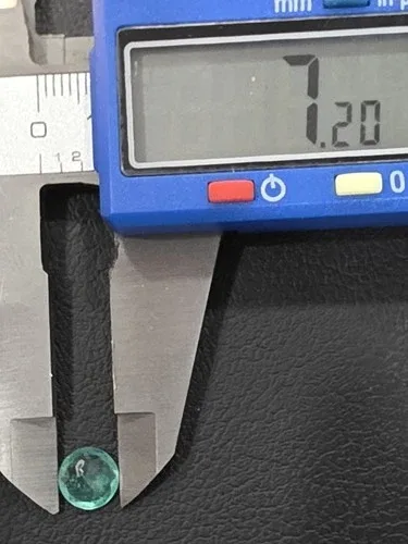 natural colombian emerald Cut Around image indicator(5)