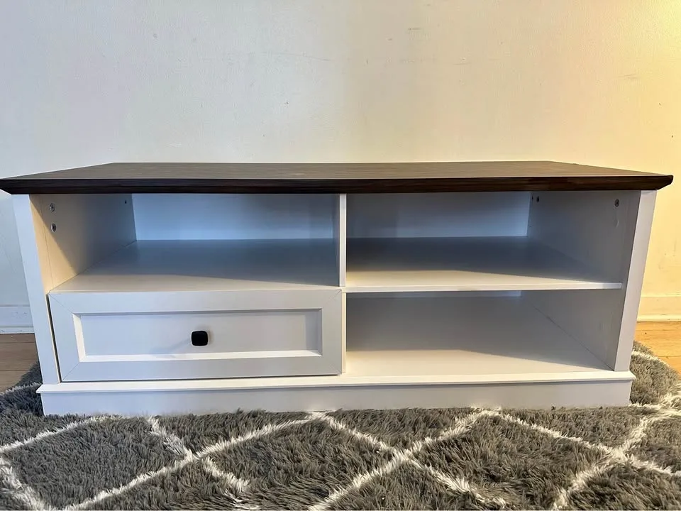 TV stand/ Soporte de TV