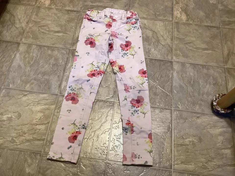 Kids clothes and accessories image indicator(4)