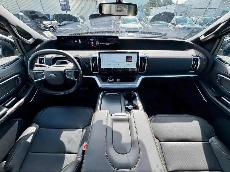 2025 Ford Expedition image indicator(5)