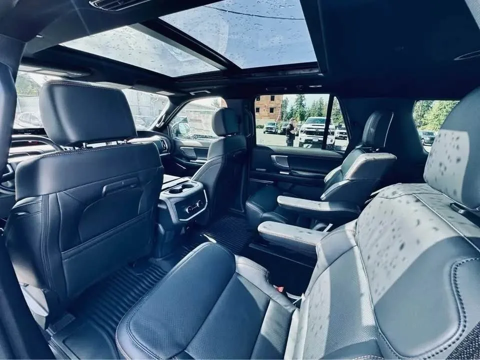 2025 Ford Expedition image indicator(7)