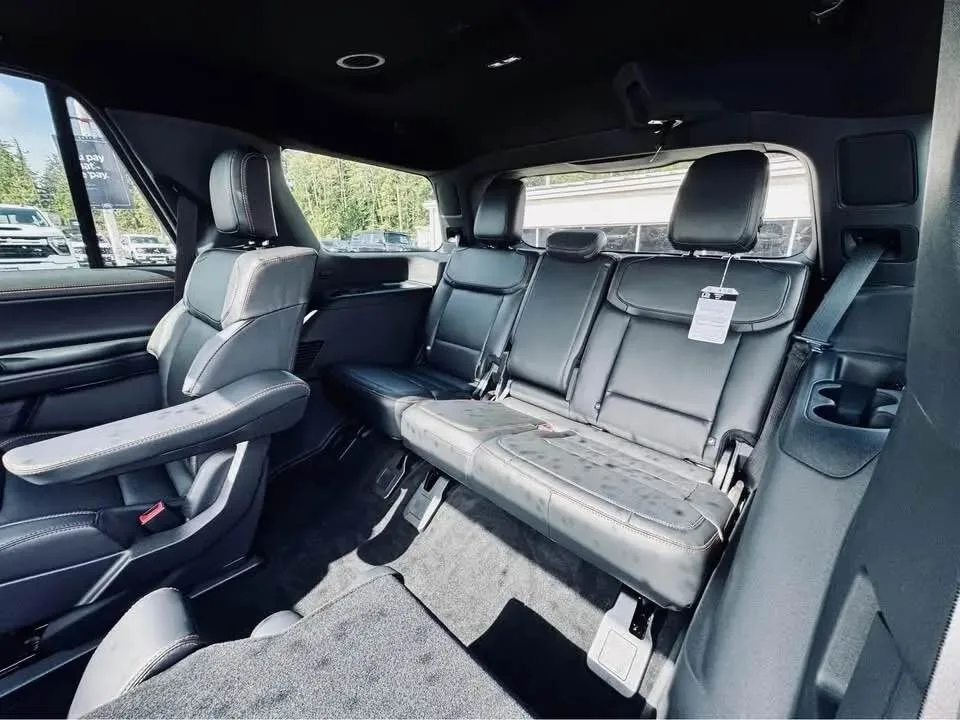 2025 Ford Expedition image indicator(8)