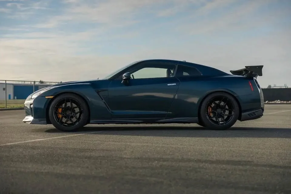 2018 Nissan GT-R image indicator(5)