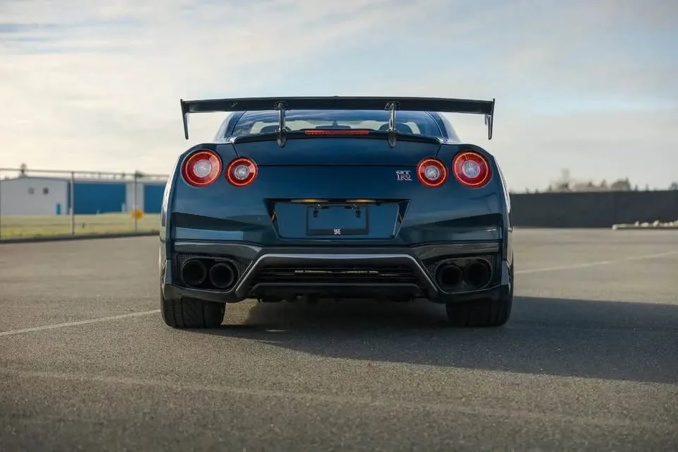 2018 Nissan GT-R image indicator(7)