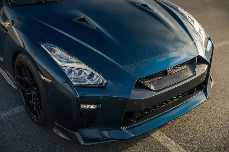 2018 Nissan GT-R image indicator(8)